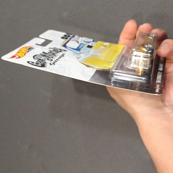 Hot Wheels '68 Corvette Gas Monkey Garage premium - Picture 6 of 7